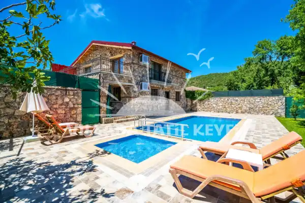Villa Şato, Kaya Köy'de Jakuzili Kiralık Muhafazakar Tatil Villası