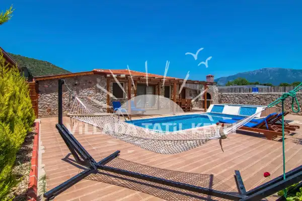 villa karaca - Kayaköyde 2 yatak odalı korunaklı havuzlu jakuzili kiralık villa