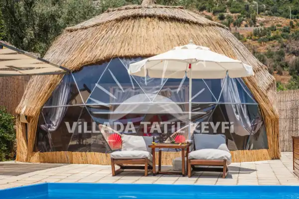 Queen Suite 110 , özel havuzlu muhafazakar balayı suitidir.