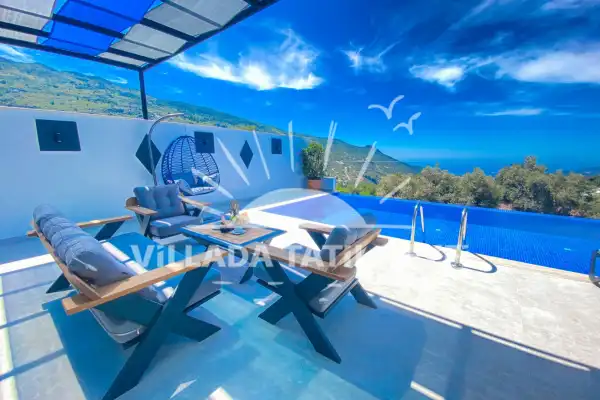 Villa Irmak özel havuzlu sauna ve jakuzisi bulunan muhafazakar kiralık tatil villasıdır.