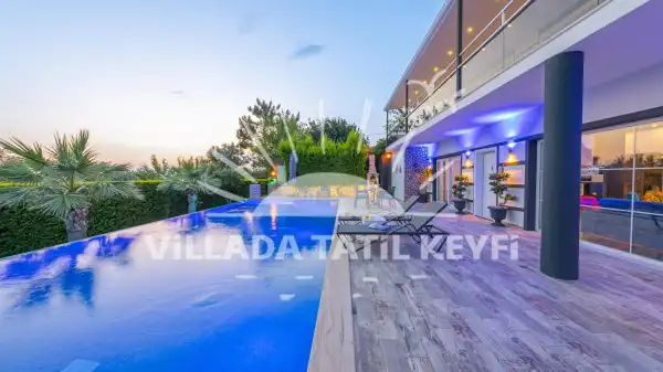 Villa Mutlu deniz manzaralı çocuk havuzlu muhafazakar kiralık tatil villası.