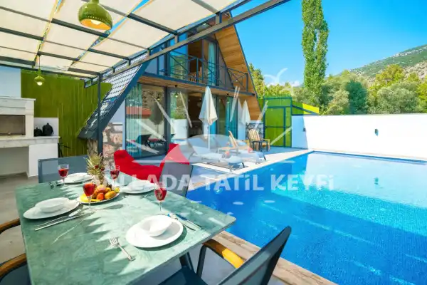 Kalkan da muhafazakar jakuzili kiralık balayı villası.