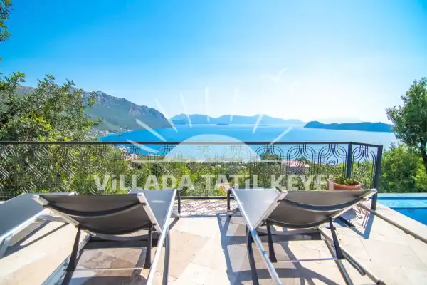 Villa Eser 2 yatak odalı 4 kişi kapasiteli eşsiz deniz manzarasına sahip özel havuzlu muhafazakar kiralık tatil villası.