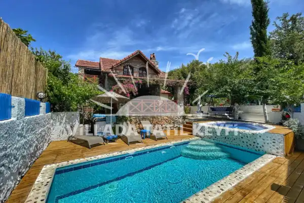Villa Uğur, Fethiye Kayaköy de muhafazakar jakuzili, havuzlu kiralık villa.