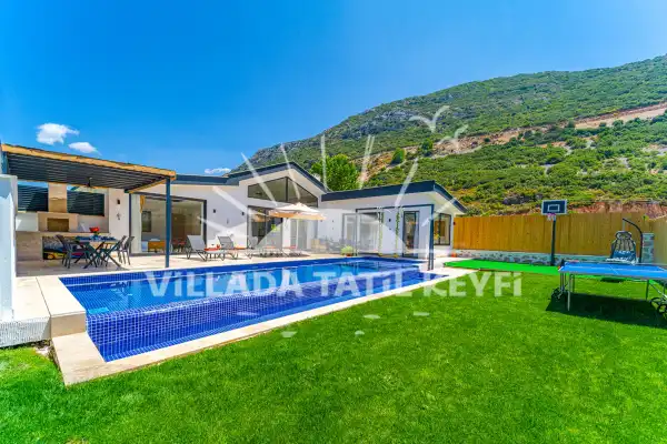 Villa Dorya | Kalkan Bezirgan’da Doğayla İç İçe Tatil Deneyimi