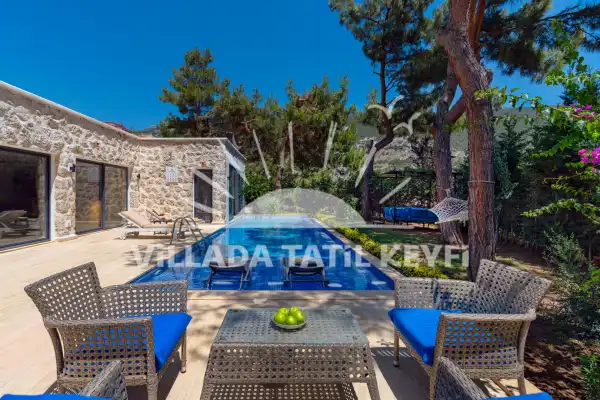 Kalkan'da Kiralık Havuzu Isıtmalı Villa Narin 1
