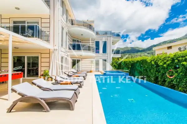  Kalkan İslamlar’da Kiralık Lüks Villa Begonvil 2 | 10 Kişilik, Korunaklı Havuzlu Tatil
