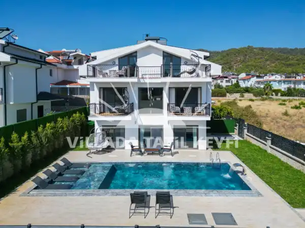 Villa Serenita Fethiye Çiftlik | 4 Yatak Odalı Lüks Kiralık Villa